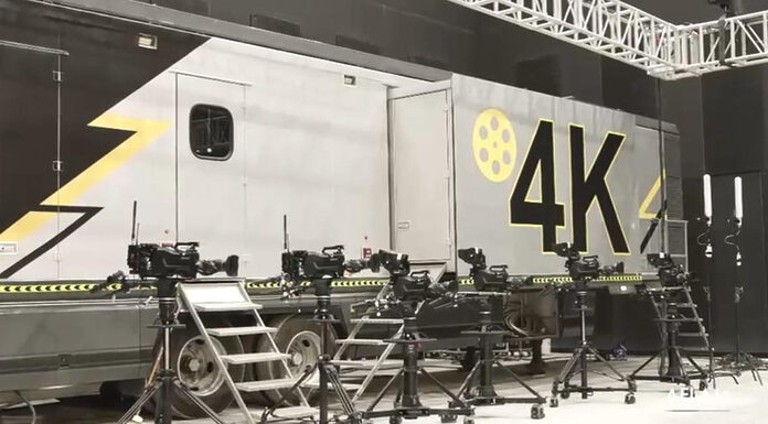 Außenansicht des neuen 12G-SDI 4K-Ü-Wagens der Production Crew