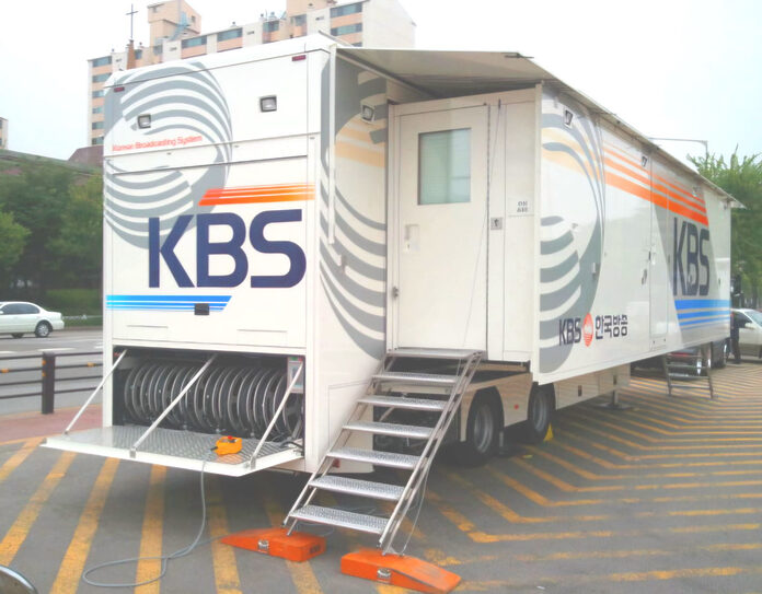 Außenansicht des KBS HDTV-4 Ü-Wagen. Im Inneren arbeitet jetzt neue Lawo Audiotechnik.