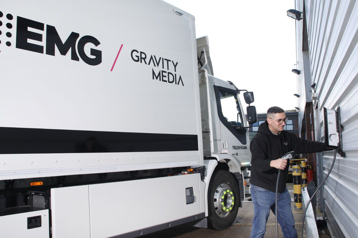 Aufladen des neuen Volvo Trucks von EMG / Gravity Media