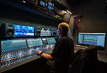 High End TV setzt im Ü-Wagen auf Lawo mc²56 MkIII David Habegger, leitender Toningenieur und Systemintegrator bei High End TV, am neuen Mischpult