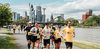 DF1 zeigt Wings for Life Run live im Free-TV Teilnehmende laufen beim Wings for Life World Run in München.