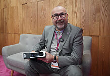 Appear stellt X5 und VX für flexible Live-Workflows vor Chris Alner mit dem neuen X5 auf der NAB 2025