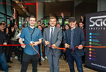 SAE eröffnet Mediencampus im Nürnberger Kohlenhof-Quartier (v.l.) Campus Manager Florian Schwärzler, Oberbürgermeister Marcus König und SAE-Geschäftsführer Chris Müller