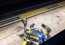 24h-Rennen live: Produktion in der grünen Hölle 24h-Rennen Boxenstop bei Nacht