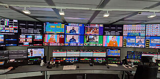France Télévisions überwacht Playout zentral mit PRISMON Blick in den zentralen Master Control Room von France Télévisions