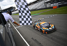 Riedel stattet Garage 59 mit Funklösung für GT-Renneinsätze aus McLaren-Rennwagen des Teams Garage 59, das seit 2025 auf Kommunikationstechnik von Riedel setzt.