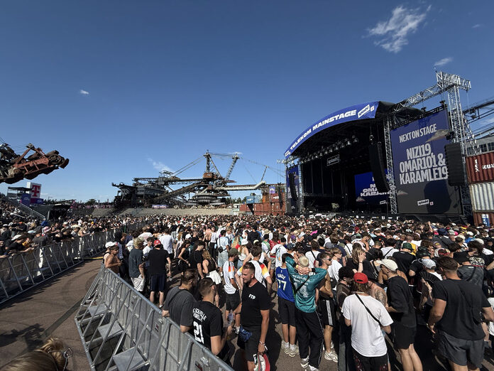Die Telekom Main Stage in Ferropolis – eine der zwei zentralen Festivalbühnen.