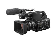 Sony PXW-Z300: Neuer XDCAM-Camcorder mit 4K-3CMOS-Sensor, KI-Funktionen und digitaler Signatur Die PXW-Z300 von Sony mit montiertem Shotgun-Mikrofon