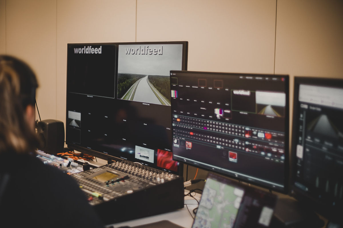 Remote-Regie in München: Von hier steuert DropIn-TV das Weltbild und den internationalen Stream der Challenge Roth.