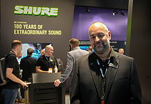 Shure stellt mit dem DCA901 ein Array-Mikrofonsystem für Sport- und Studioproduktionen vor Bill Oakley von Shure präsentiert auf der IBC 2025 das neue DCA901 – ein Dante-basiertes Array-Mikrofon mit acht steuerbaren Lobes für Broadcast- und Sportanwendungen.