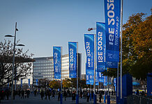 ISE 2026: Registrierung gestartet – AV-Branche bereitet sich auf neues Messejahr vor Der Haupteingang der ISE 2025 in der Fira de Barcelona – 2026 kehrt die AV-Branche erneut an diesen zentralen Treffpunkt zurück.