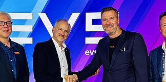 EVS und Qvest starten Partnerschaft für flexible Regie Thomas Müller (Qvest CTO), Serge Van Herck (CEO EVS), Peter Nöthen (CEO Qvest) und Nicolas Bourdon (CCO EVS), v.l.n.r. ©EVS