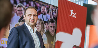 „Im Mittelpunkt stehen die Fans“ Dominik Scholler von der DFL