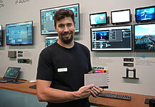 Zwischen SDI, IP und Cloud – Wie AJA die Broadcast- und AV-Welten zusammenführt Abe Abt (Senior Product Consultant, AJA Video Systems) auf dem IBC-Stand des Unternehmens.