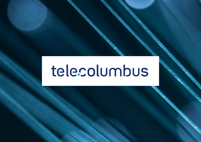 Tele Columbus Logo auf Glasfaser-Hintergrund
