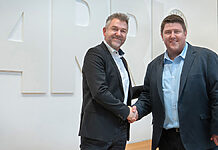 ARRI und The HELM bündeln Kräfte für Live-Produktionen Chris Richter (links), Geschäftsführer von ARRI, und Josh Moffat, Mitbegründer und CEO von The HELM.