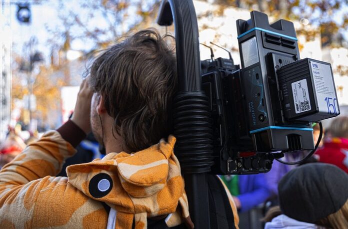 Riedel und Haivision kombinieren Private-5G-Netz und mobile Encoder. Riedel und Haivision beim Karneval