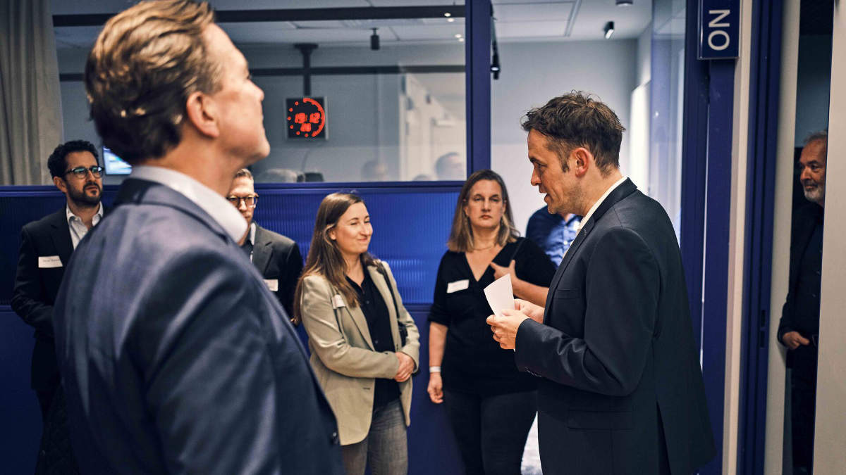 Christian Limpert (re.) beim Rundgang im neuen ARD-Studio Tel Aviv. ©BR