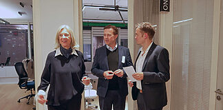 ARD-Studio Tel Aviv bezieht neuen crossmedialen Standort Von links: Dr. Kathrin Wildermuth (Intendantin, BR), Steffen Seibert (Botschafter der Bundesrepublik Deutschland in Israel) und Christian Limpert (trimediale Leitung, ARD-Studio Tel Aviv, BR) bei der Eröffnung des neuen BR-verantworteten ARD-Studios in Tel Aviv.