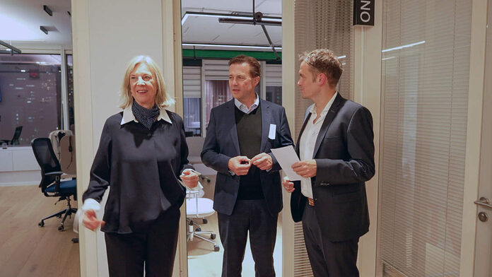 Titel: ARD-Studio Tel AvivUntertitel: Neuer Standort für die crossmediale Berichterstattung Von links: Dr. Kathrin Wildermuth (Intendantin, BR), Steffen Seibert (Botschafter der Bundesrepublik Deutschland in Israel) und Christian Limpert (trimediale Leitung, ARD-Studio Tel Aviv, BR) bei der Eröffnung des neuen BR-verantworteten ARD-Studios in Tel Aviv.