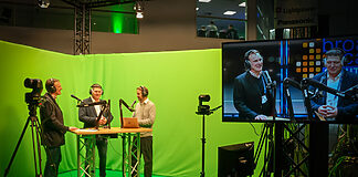 „Wer A sagt, muss auch B sagen“ – Broadcast Solutions bündelt seine Kräfte Bernhard Steinhoff und Philip von Senden im Gespräch mit mebucom-Chefredakteur Niklas Eckstein auf den Hamburg Open 2026.