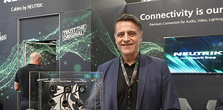 Neutrik Unicorn: Modulare Steckerplattform vereinheitlicht Kupfer und Glasfaser Christian Söhnel von Neutrik auf der ISE